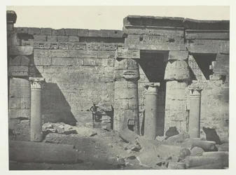 メディネト-ハブ、ラムセス-マイヤムンの宮殿のペリスタイル、テーベ、184951年、印刷1852年。