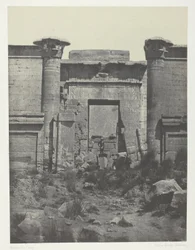 Medinet-Habou、ThutmoseumのPropylaea。 テーベ