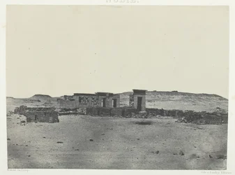 Debôd の寺院と村、Antonine Route からの Parembole、ヌビア、184951、1852 年に印刷。