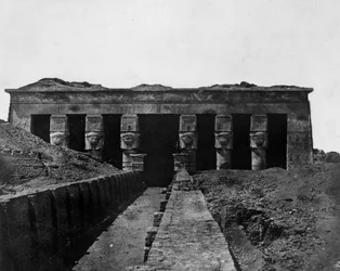 デンダーラ神殿、上部エジプト、1852年