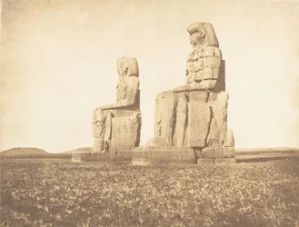 テーベのアメノフェウムの2つのコロサイの眺め、1849-50年。