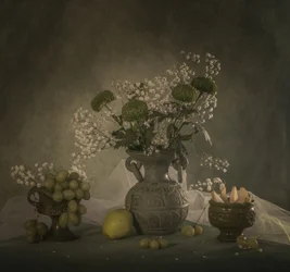 憂いを帯びた花の静物