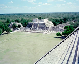 プレコロムビア文明：ユカタン地方のチチェン・イッツァ遺跡の様子。マヤ文明、古典期とマヤ・ルネッサンス、西暦750〜1200年。メキシコ