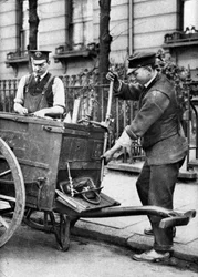 ガスフィッター、ロンドン、1926-1927。