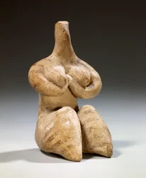 メソポタミア：ハラフ様式のテラコッタ製フェコンダイトの像。紀元前4500年パリ、ルーブル美術館