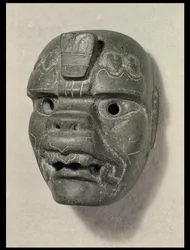 コロンブス以前のオアハカ出身のネコ科のマスク（ヒスイ）