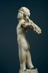 若い射手（1490年頃）（大理石