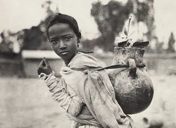 ファシズムの時代に帝国を築く。アビシニアンの少女 1936年09月05日（モノクロ写真