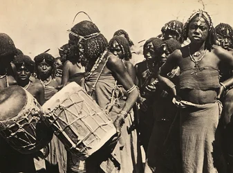 ファシストの時代に帝国を築く。クマーナグループ、1936年9月5日（モノクロ写真