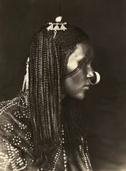 ファシズムの時代に帝国を築く。イスラム教徒の少女、1936年9月5日（モノクロ写真