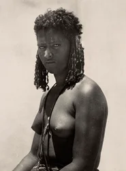 ファシズムの時代に帝国を築く：ビレンの女性 1936年09月05日（モノクロ写真