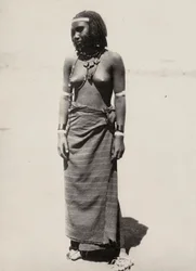 ファシストの時代に帝国を築く：クナマ族の女性 1936年09月05日（モノクロ写真