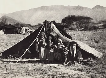 ファシストの時代に帝国を築く：ラスカイダの家族 1936年09月05日（モノクロ写真