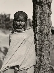 ファシズムの時代に帝国を築く：ビレン族の女性 1936年09月05日（モノクロ写真
