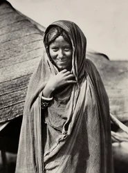 ファシズムの時代に帝国を築く：ハバブ族の女性 1936年09月05日（モノクロ写真
