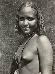 ファシズムの時代に帝国を築く：ハバブの少女 1936年09月05日（モノクロ写真