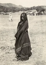 ファシズムの時代に帝国を築く：ハバブの女性 1936年09月05日（モノクロ写真