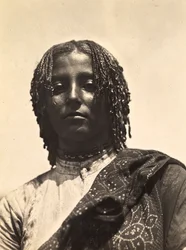 ファシズムの時代に帝国を築く：At Temariam族の少女 1936年09月05日（モノクロ写真