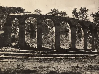 ファシズムの時代に帝国を築く：エチオピア・ゴンダールのファシラダス王の神殿、1936年09月05日（モノクロ写真