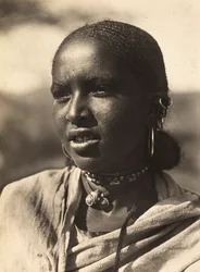 ファシズムの時代に帝国を築く：アビシニアンの少女 1936年09月05日（モノクロ写真