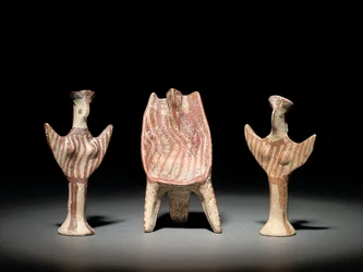 プシ・フィギュア、座像のある玉座、プシ・フィギュア 紀元前1300～1200年頃（テラコッタ