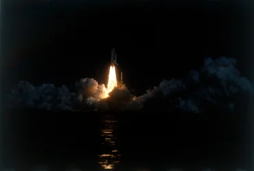 スペースシャトル「コロンビア」が離陸、ケネディ宇宙センター、メリット島、フロリダ、米国。