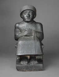 グデアの像、紀元前2090年頃（閃緑岩）