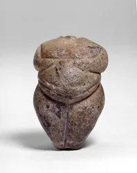 新石器時代のククルデントの頭のない立像。 c.3rdミレニアムBC（石灰岩）