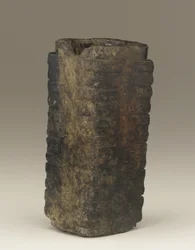 トールチューブ（cong）タイ湖地域、良珠文化、紀元前3300〜2250年（翡翠）