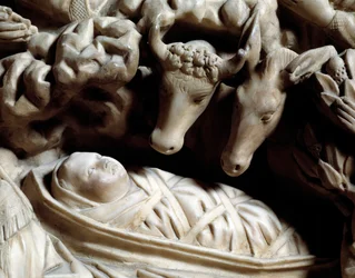 Art and Gothic architecture: the nativite - Nicola Pisano (1215/20-1278/84) が1266年から1268年にかけて製作した大理石の説教台の浮き彫りの詳細（大理石の説教台の詳細、キリストの降誕） Cathedrale Notre-Dame-de-l