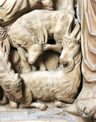 イタリア、トスカーナ州、シエナ大聖堂、ニコラ・ピサーノ作のキリスト降誕シーンのある説教壇