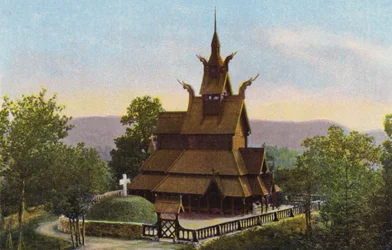 ノルウェーファントフト・スタヴキルケ（カラー写真）