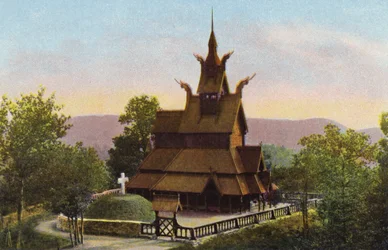 ノルウェーファントフト・スタヴキルケ（カラー写真）