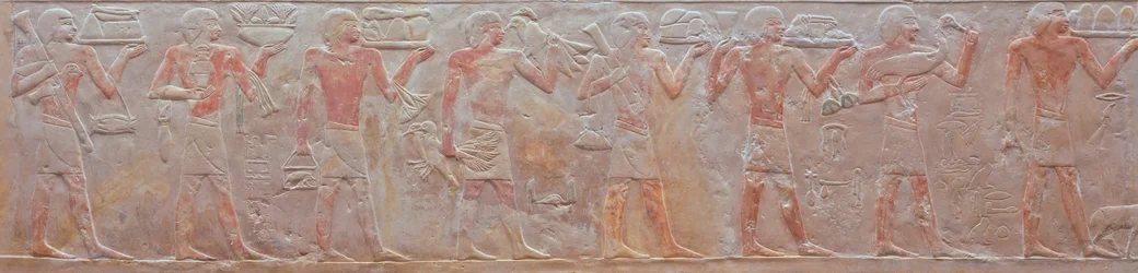 Ny-Ank-Nesut の墓からの奉納者の行列のレリーフ、紀元前 2575 年から 2134 年 (塗られた石灰岩)