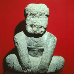 彫像、前古典期（石材）
