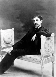 フランスの作家マルセル・プルースト (1871-1922) c. 1895年、オットー・ウェゲナーによる写真（白黒写真）