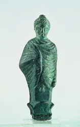 イラン、ネハヴァンド（別名ラオディキア）の都市の廃墟となった寺院から出土したシャミの女性像（ブロンズ