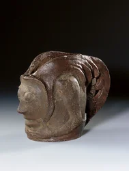 グロテスクな頭の形をした鍋、1895年頃
