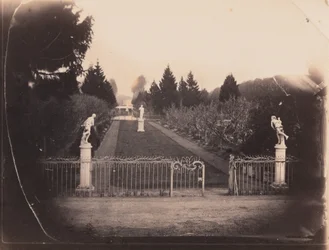 彫像のある庭園の風景,c.1853年（写真）