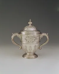 両手持ちのカップとカバー、1730-31