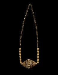 ネックレス、c。 1900（ゴールド）