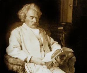 マーク・トウェイン (サミュエル・ラングホーン・クレメンス 1835-1910) アメリカの作家。 1910年