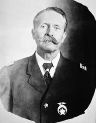 ウィリアム・ビル・ティルグマン（1854-1924）（モノクロ写真