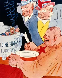 ソビエトロシアの領土欲を揶揄したドイツの漫画「Little European States」と書かれたポットから餌を食べようとしている巨大なロシア軍人（カラーリトグラフ）