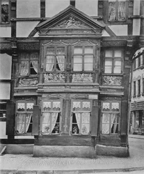 OsterstrasseにあるBorchers邸の出窓（モノクロ写真