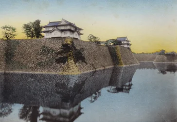 1912年頃の日本。秀吉が1583年に建てた大阪城（写真