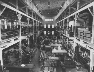 1905年、ハグレイヤードの新しい機械工場の内部ビュー