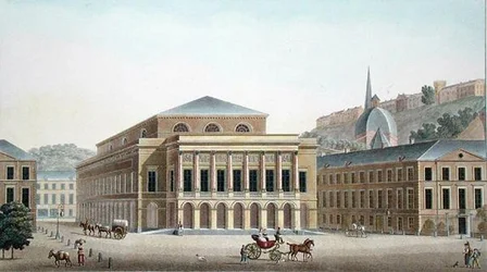 リエージュの劇場、ピエール・ジャック・ゲッヘッビュール著「Choix des Monuments, Edifices et Maisons les plus remarquables du Royaume des Pays-Bas」より、著者が彫刻し、1827年に出版された（アクアチント）。