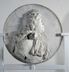 ルイ14世（1638-1715）をメダイヨンで表現した低浮彫り（大理石