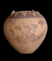 ボートや動物を含む、装飾が施された発砲した土器、紀元前3400〜3300年頃（粘土）